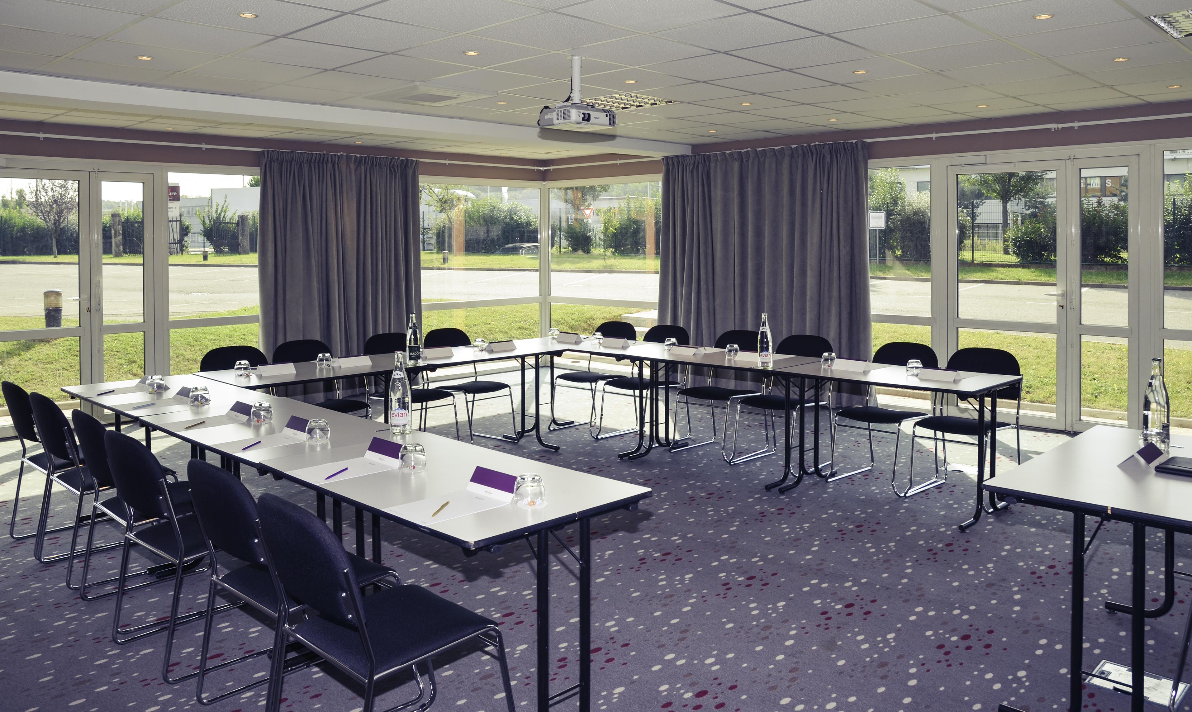 Mercure Lyon Est Шапоне Екстериор снимка