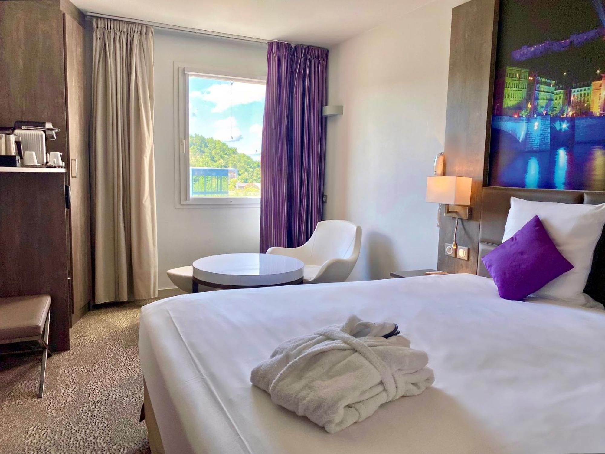 Mercure Lyon Est Шапоне Екстериор снимка