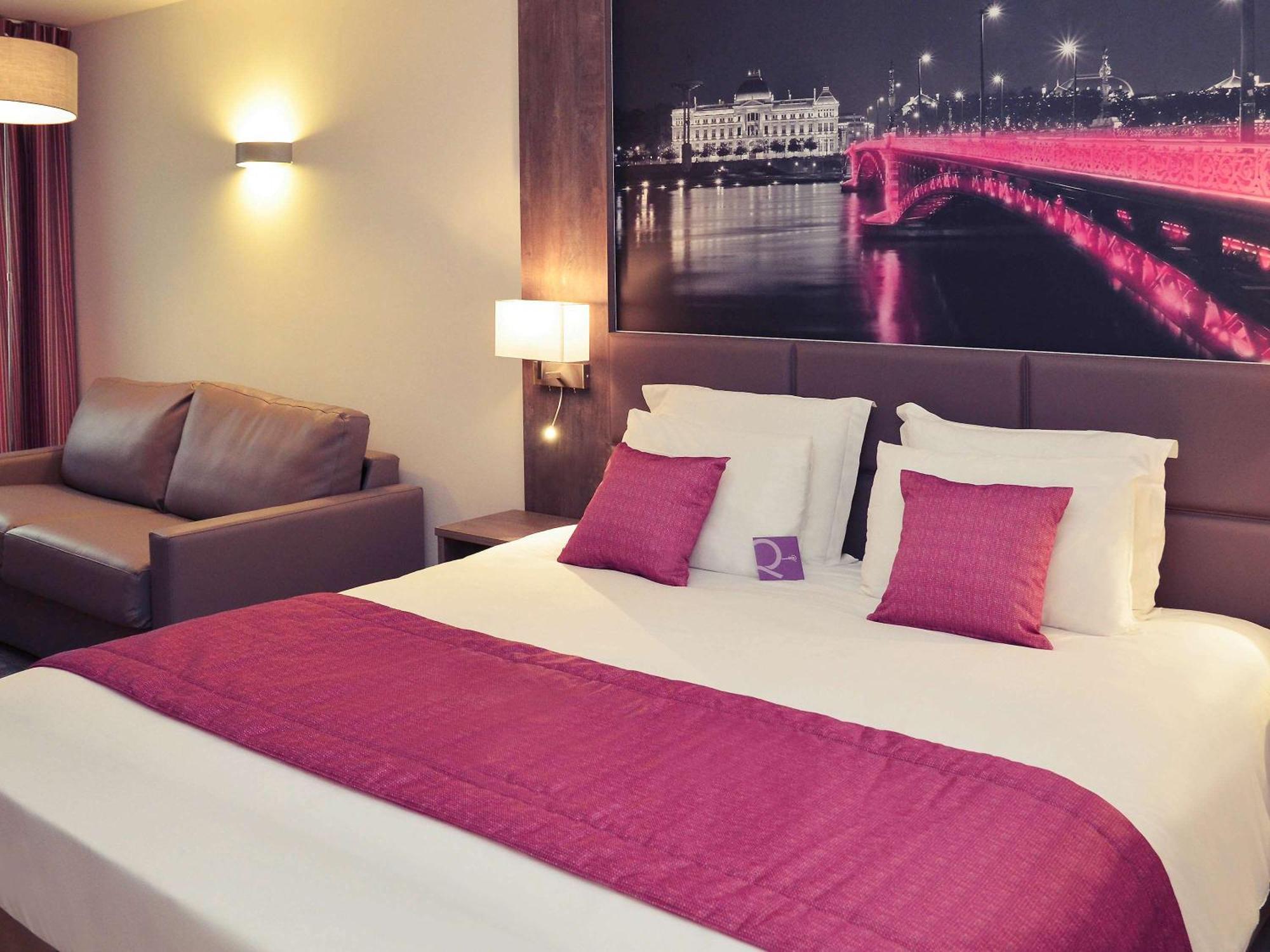 Mercure Lyon Est Шапоне Екстериор снимка