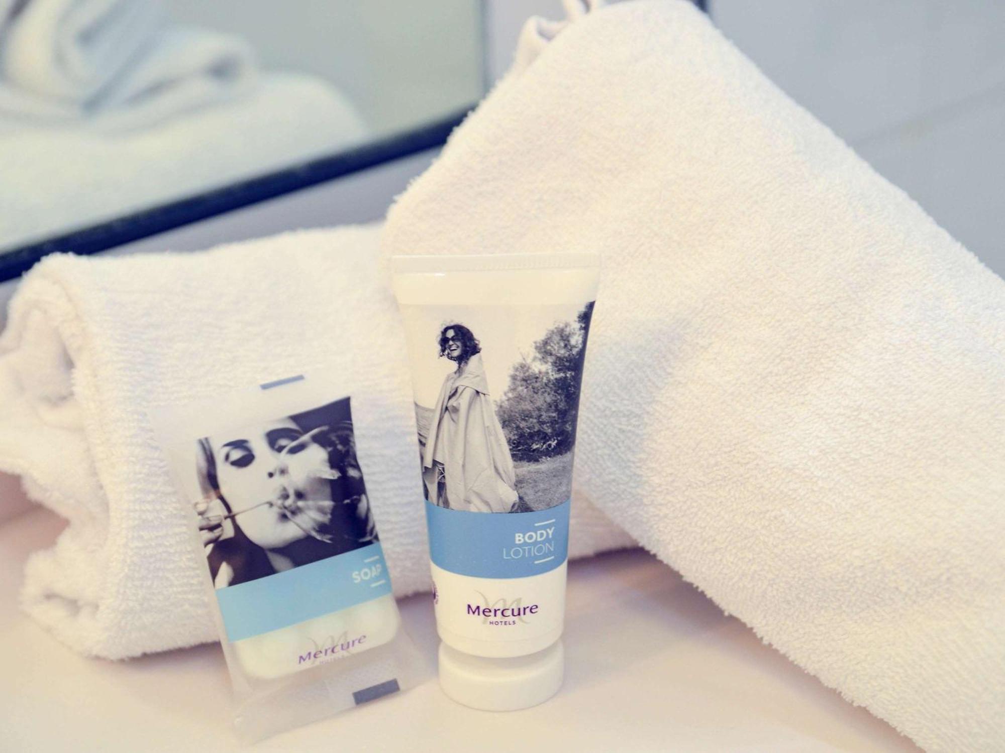 Mercure Lyon Est Шапоне Екстериор снимка