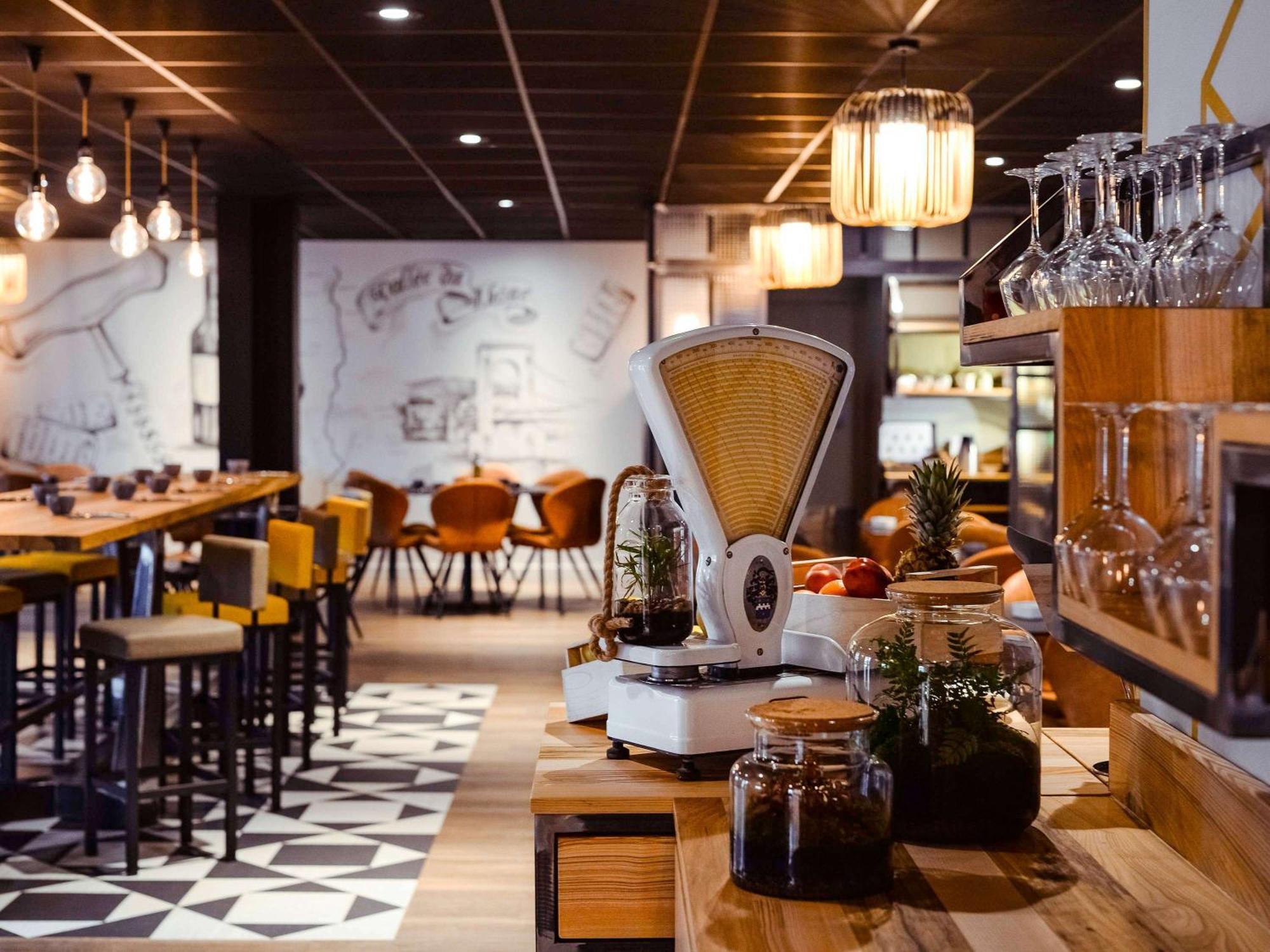 Mercure Lyon Est Шапоне Екстериор снимка