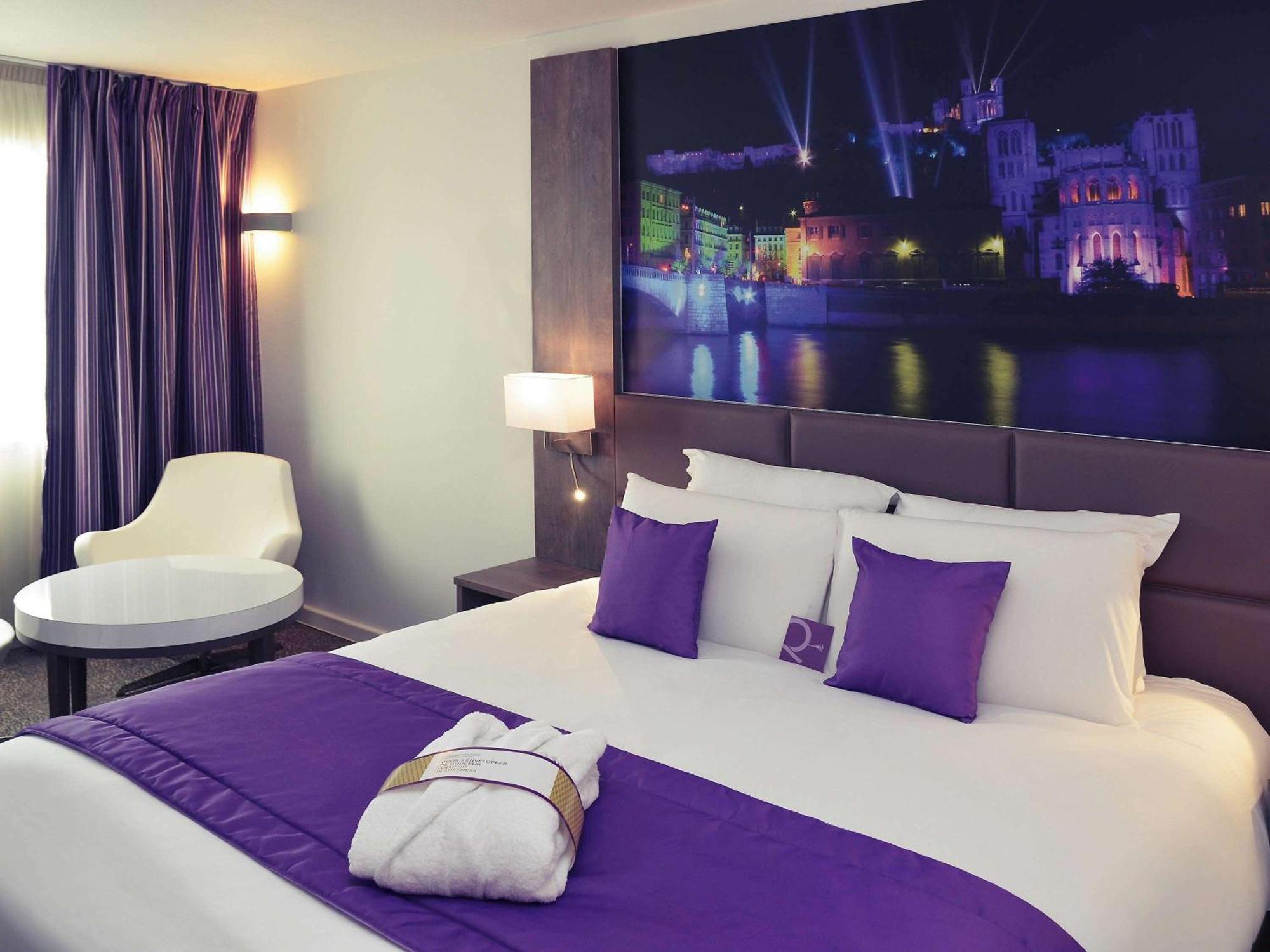 Mercure Lyon Est Шапоне Екстериор снимка