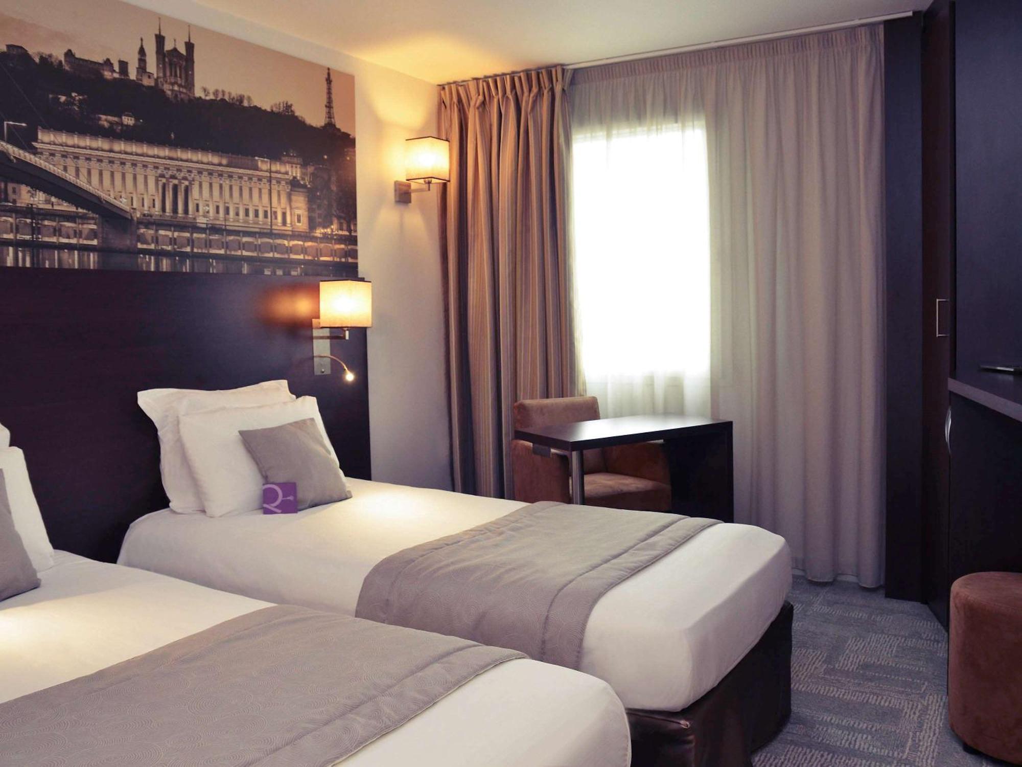 Mercure Lyon Est Шапоне Екстериор снимка