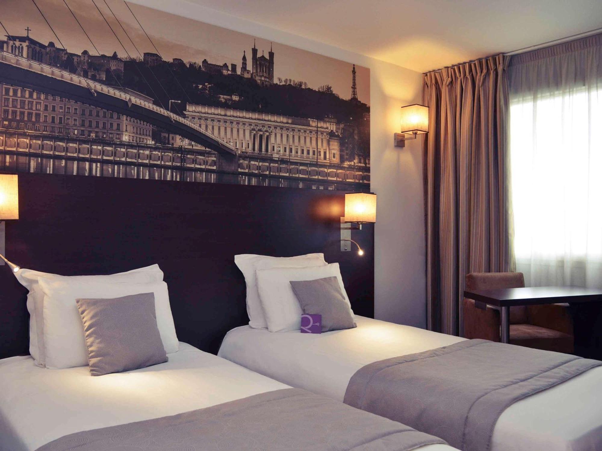 Mercure Lyon Est Шапоне Екстериор снимка